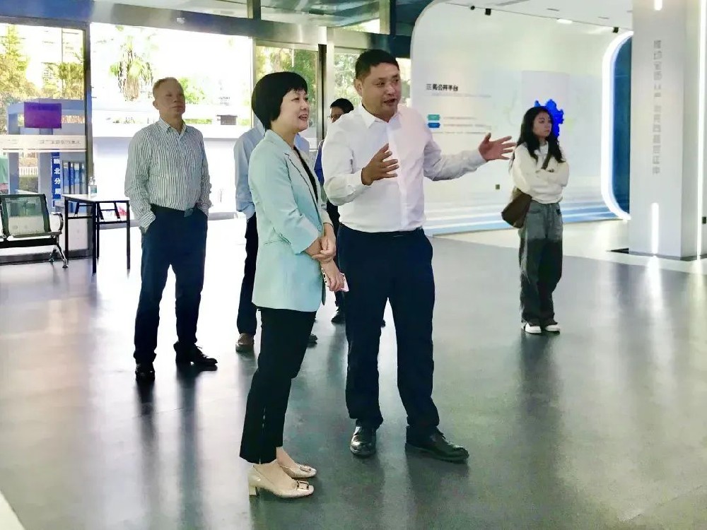 溫州市委組織部副部長(zhǎng)、市委編辦主任許佳一行至我中心“永嘉村級(jí)微權(quán)力數(shù)字化監(jiān)督云廣場(chǎng)”調(diào)研